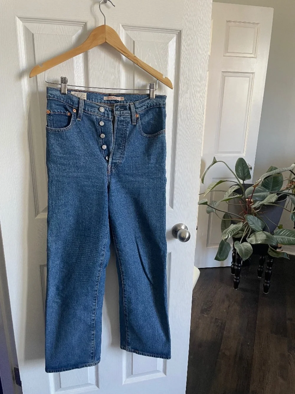 Levi’s Ribcage Straight - Picture 1 of 3
